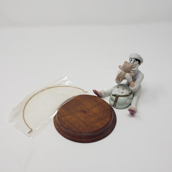 1987 Christmas Time Mime Hand-Painted Fine Porcelain Ornament w/ Wood Stand - Picture 7 of 8